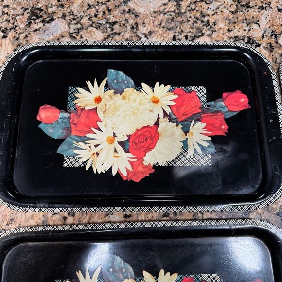 Vintage Mid-Century Red Roses White Daisies Black Metal Serving Trays Set of 4 - Picture 4 of 9